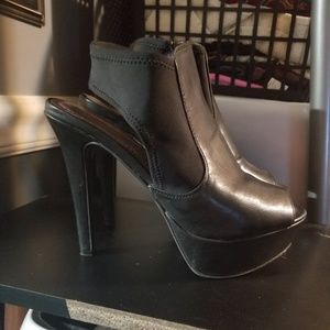Very new only wore once black high heels